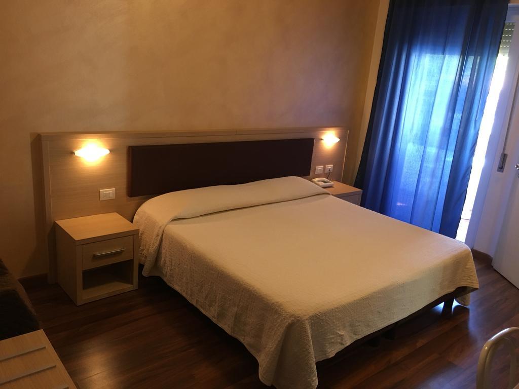 Hotel Grifone Principina a Mare Buitenkant foto