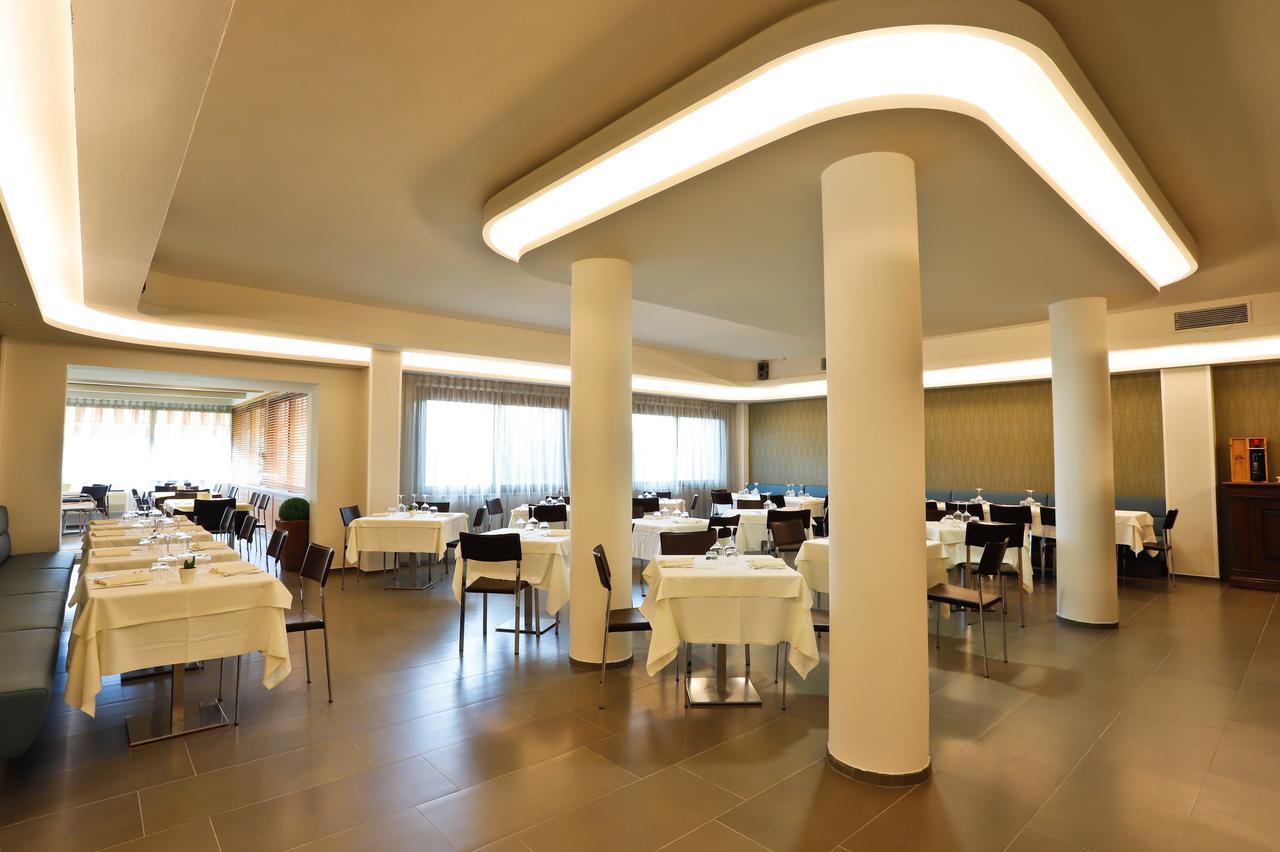Hotel Grifone Principina a Mare Buitenkant foto