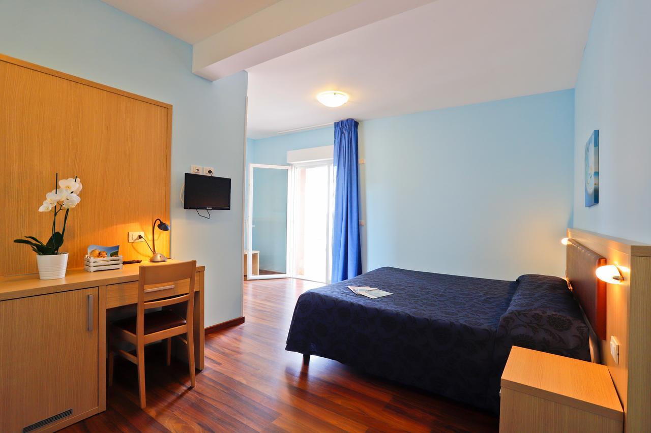 Hotel Grifone Principina a Mare Buitenkant foto