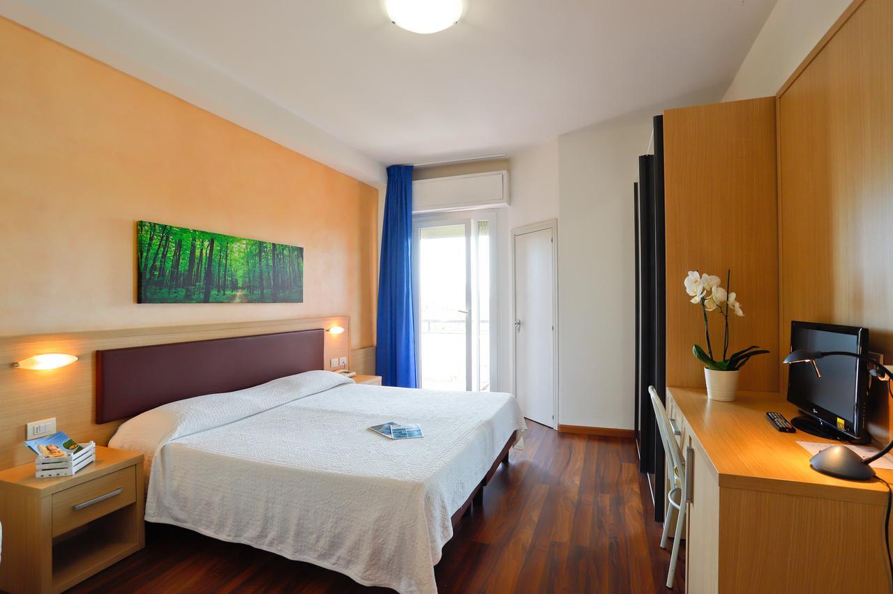 Hotel Grifone Principina a Mare Buitenkant foto