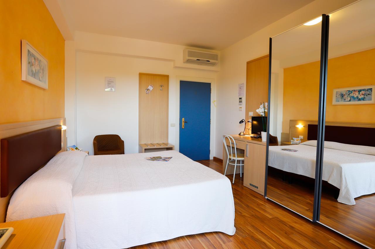 Hotel Grifone Principina a Mare Buitenkant foto