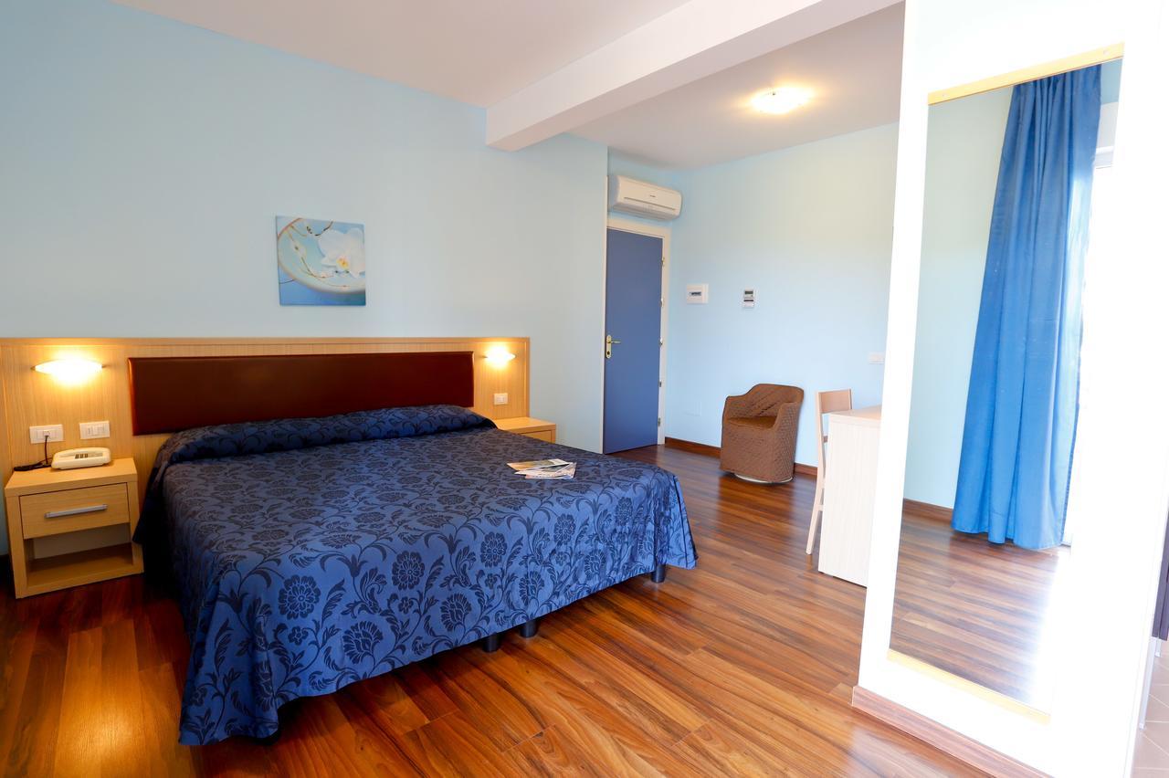 Hotel Grifone Principina a Mare Buitenkant foto